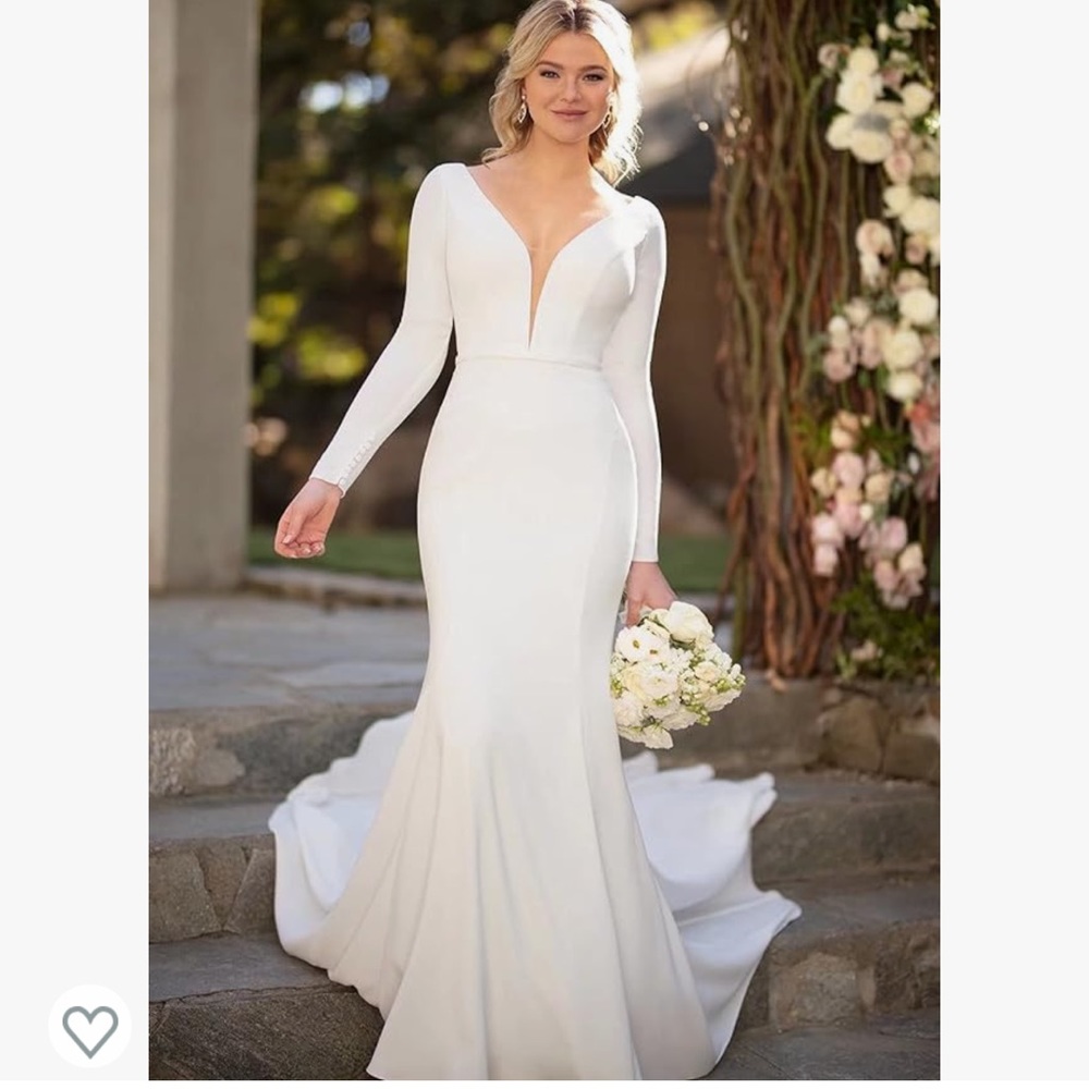 Classic, long sleeve wedding dress. Perfect for an elopement.